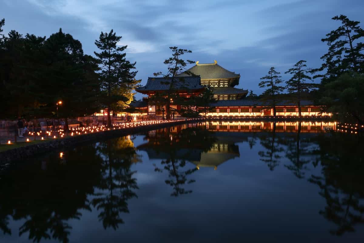 中元万燈籠(ちゅうげんまんとうろう)