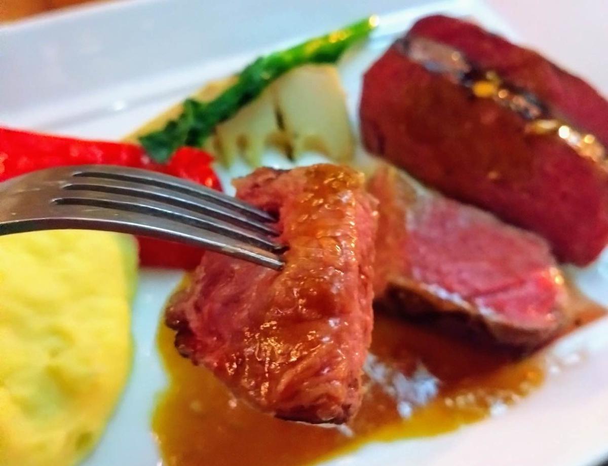 DINING & BAR LAVAROCK