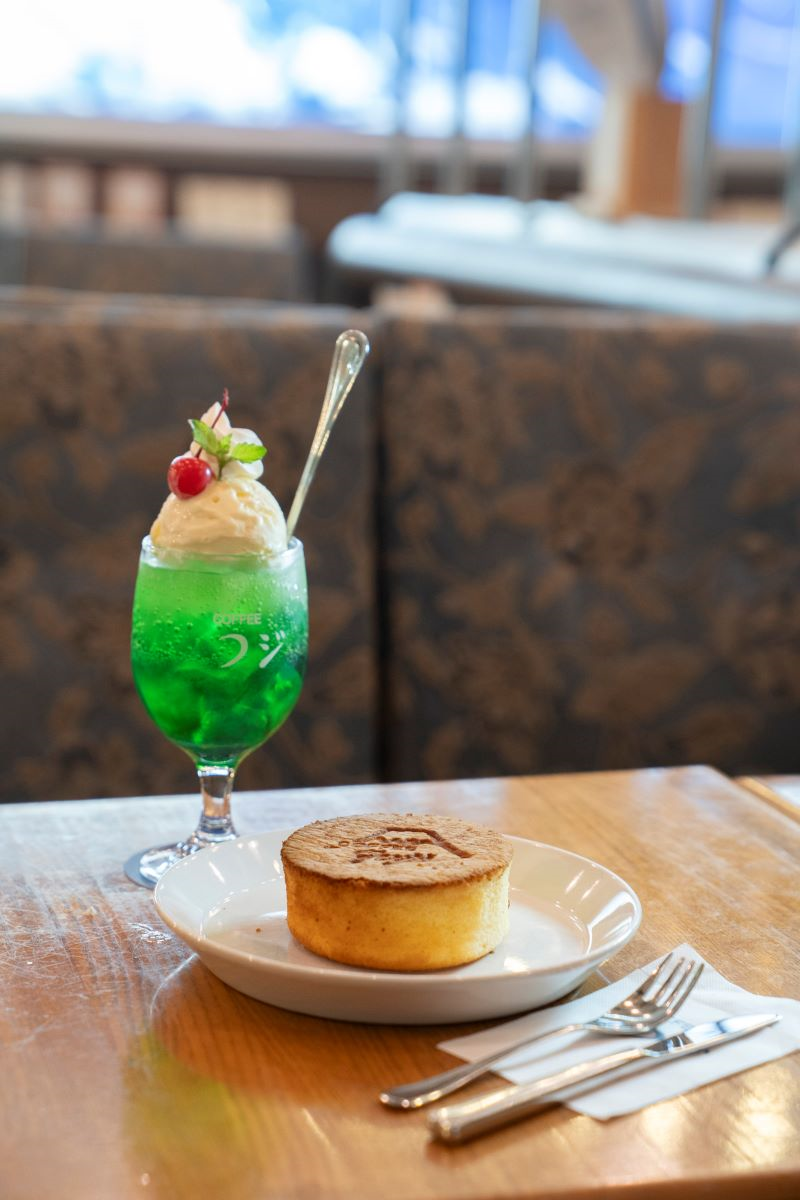 New Shimbashi Building・Kissa Fuji