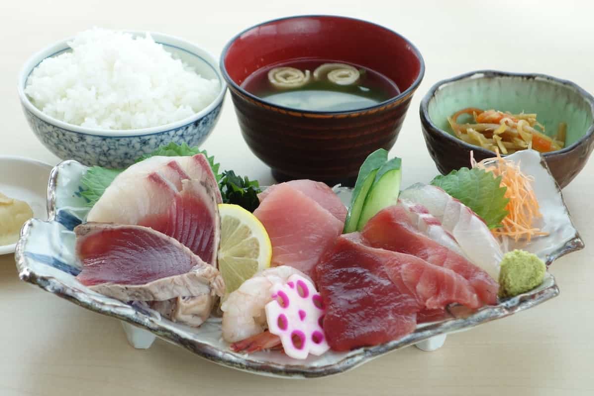 道の駅山川港 活お海道「市場食堂 鶴の港」