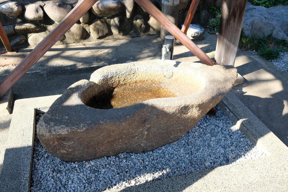 神明神社手水鉢