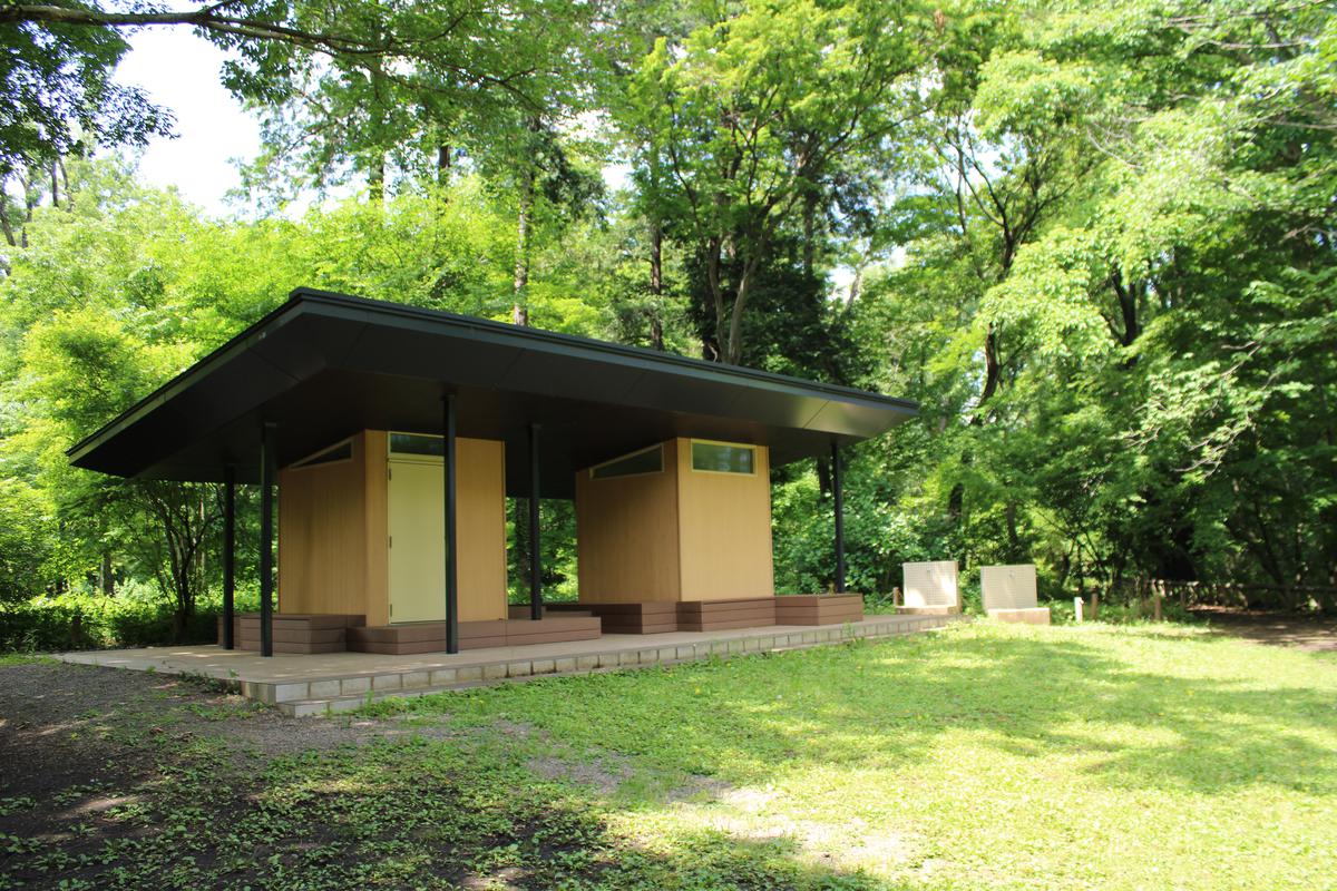 東屋（せせらぎの小路）