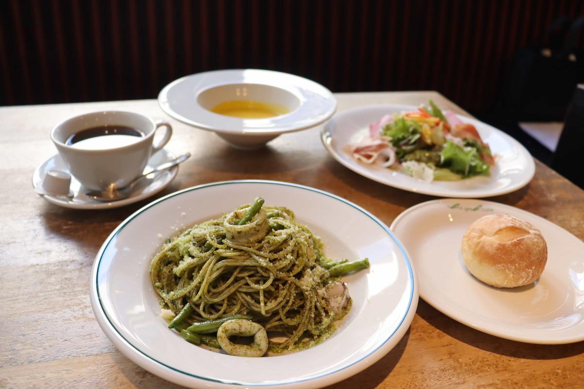 hermit green café