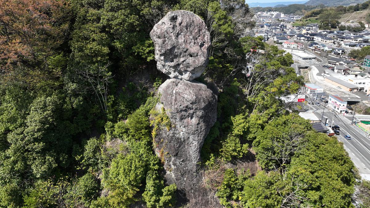 継石坊主（鯖くさらかし岩）